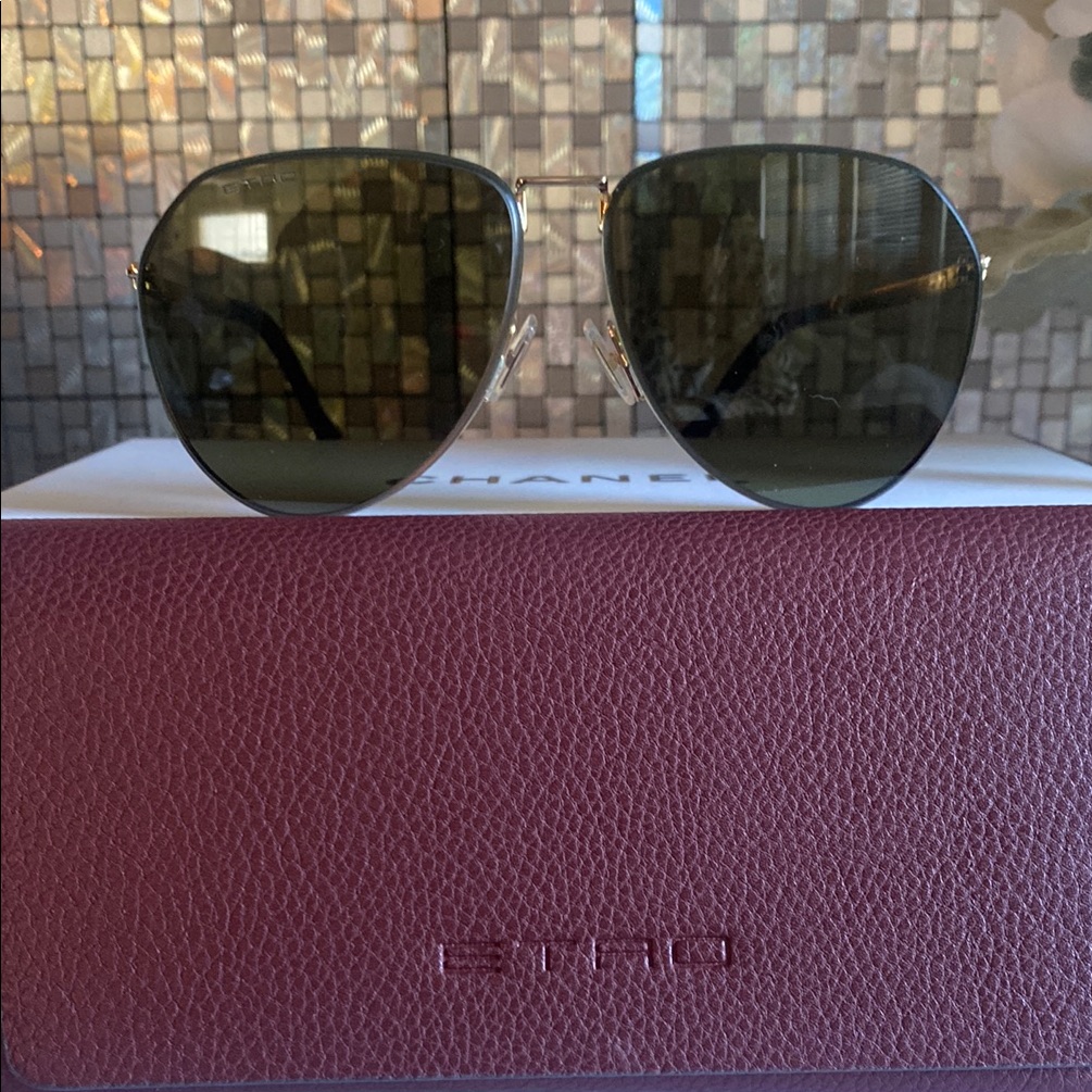 Etro Sunglasses With Gold Frame And Green Lenses